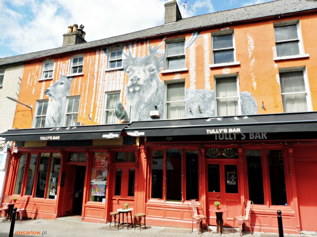 Photo walk through the streets of Carlow: Tullow Street, Tully`s Bar
